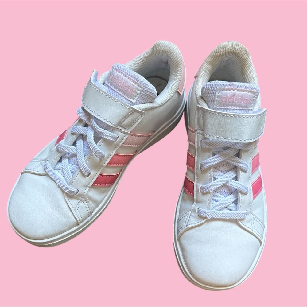 adidas grand court 2.0 kids sneakers. Pink. Size 12.5